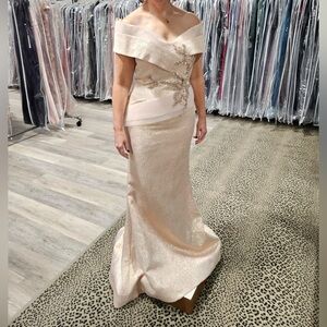 Terani Couture 241M2771 Size 8 gorgeous Off-Shoulder Rose Pink Gown